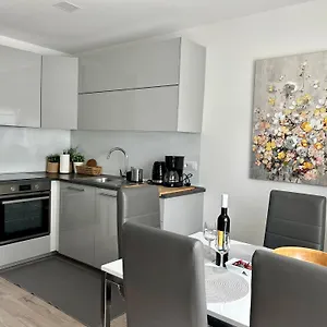  Apartment Sara
