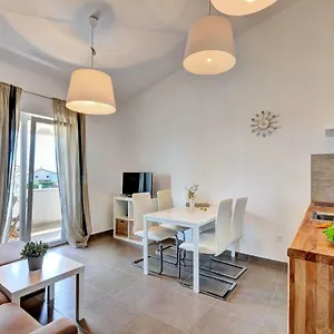  Apartment Lila